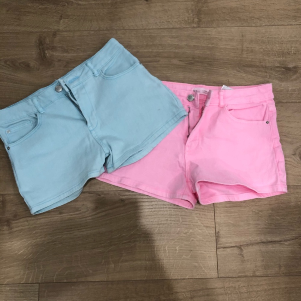 Set of 2 pink and blue shorts